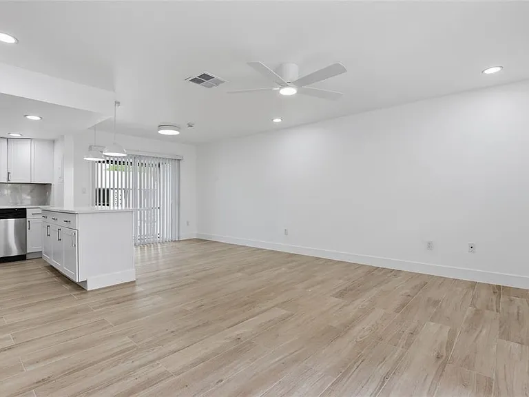 4460 Oakley St — Photo 6