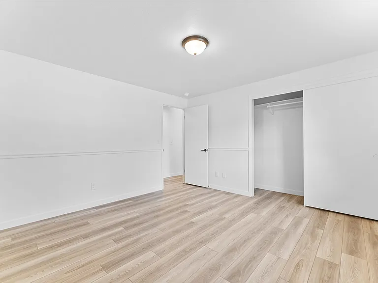714 S Berwick Dr — Photo 11