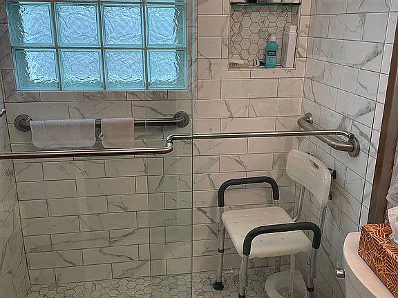 5th image of 710 Circle Ct