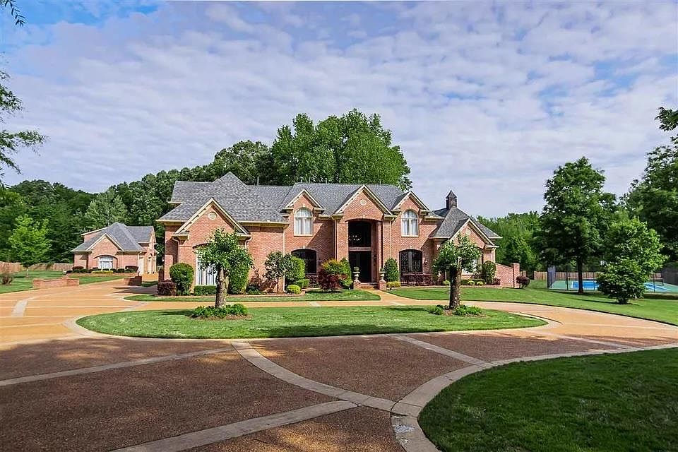 1st image of 335 Jamerson Farm Cv