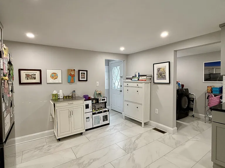 74 Seminole Ave — Photo 13