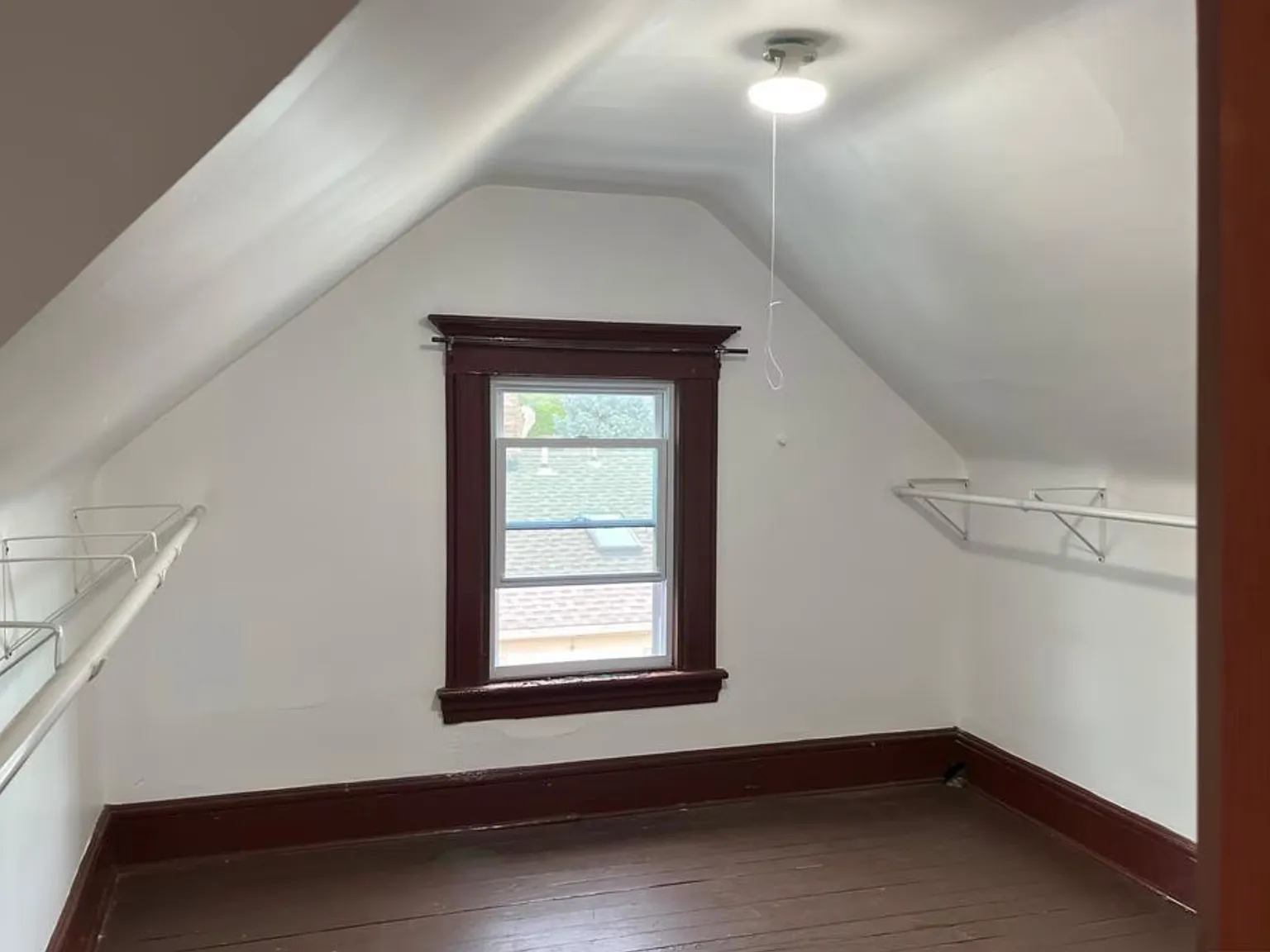 3 bed, 1.5 bath, 1516 sqft, $1,200 — Photo 1