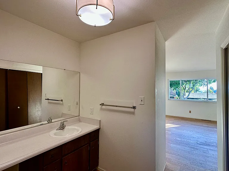 1132 Lawrence Ct — Photo 16
