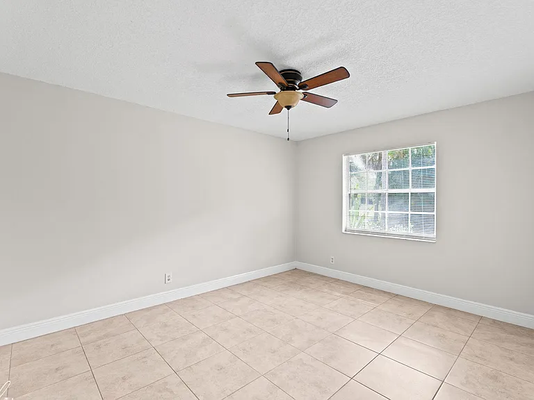 16628 Valencia Blvd — Photo 25