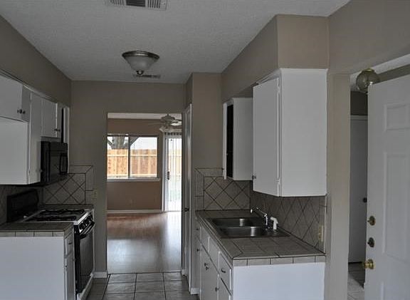 3rd image of 6521 Pevensey Dr