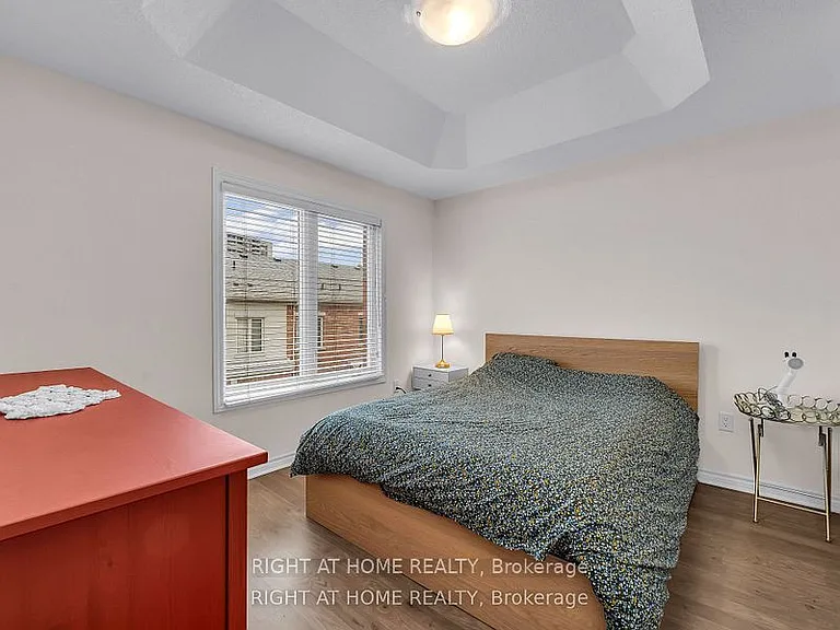 22 Coneflower Cres — Photo 14