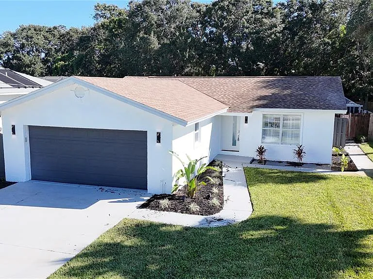 2261 S Flagler Ave — Photo 1