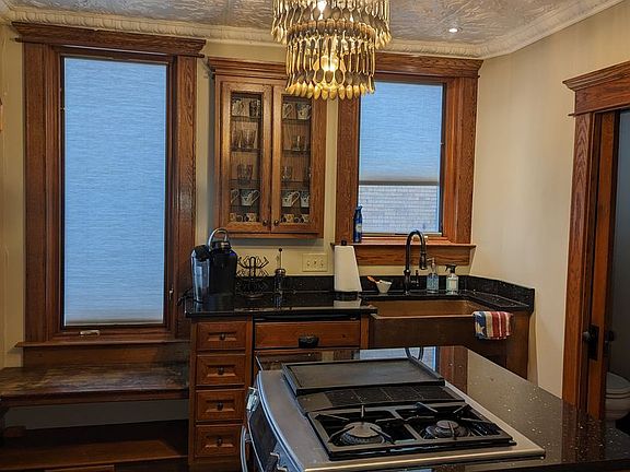 3rd image of 432 5th St #432