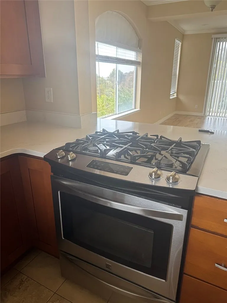 2 bed, 2.5 bath, 1059 sqft, $3,850 — Photo 3