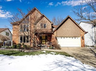 160 Shellridge Dr, East Amherst, NY 14051