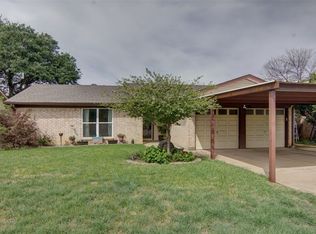 7405 Meadow Dale Dr, Watauga, TX 76148