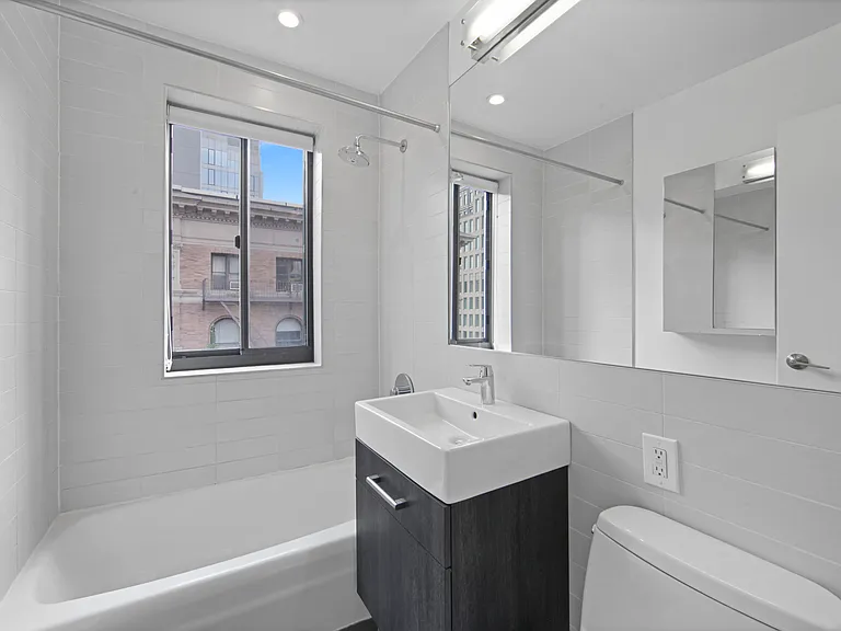 101 W 15th St #609 — Photo 11
