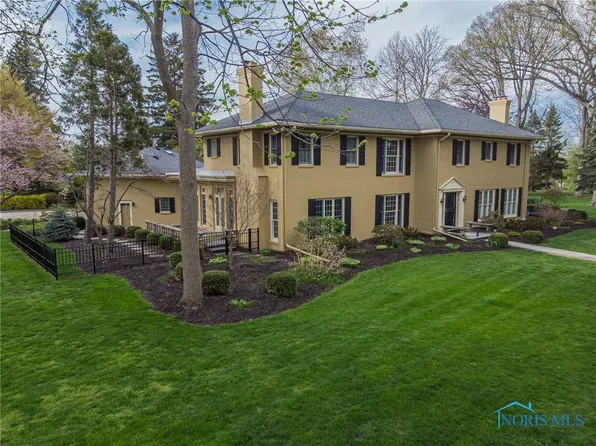 45 Park Dr, Rossford, OH 43460