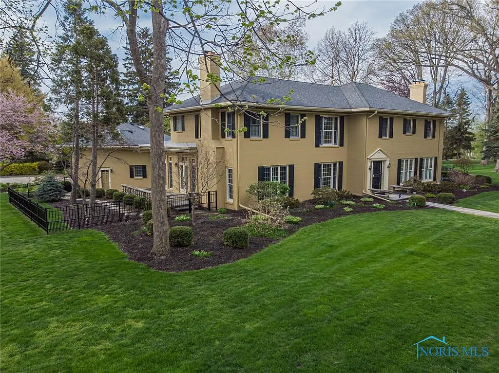 45 Park Dr photo 1