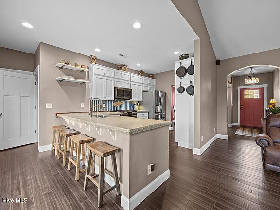 5th image of 377 Knollwood Drive