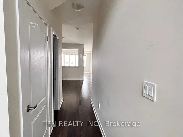 Sundin Dr — Photo 32