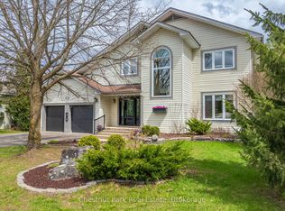 22 Glenwood Dr, Huntsville, ON P1H 1B6