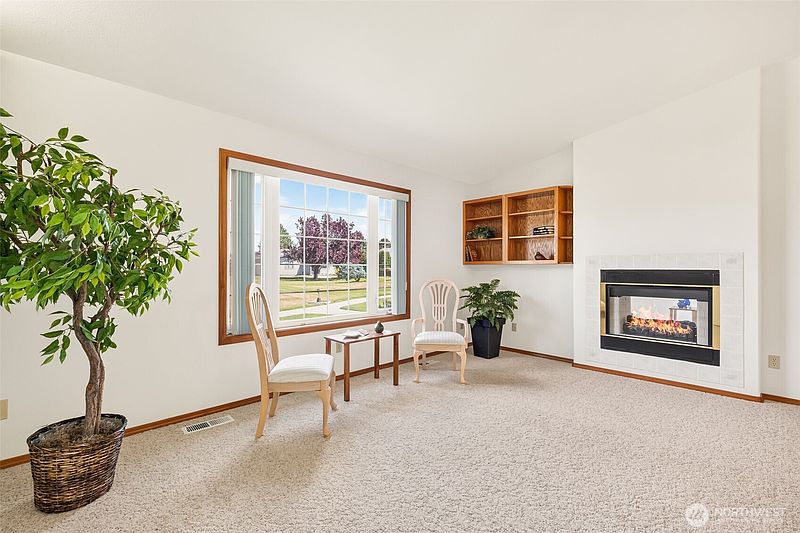 4th image of 1000 13th Avenue SW #18
