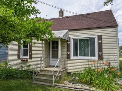 2093 Morris Ave, Burton, MI, 48529