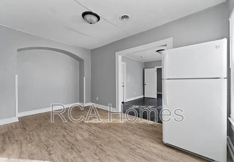 412 N Bradley Ave #3 — Photo 2