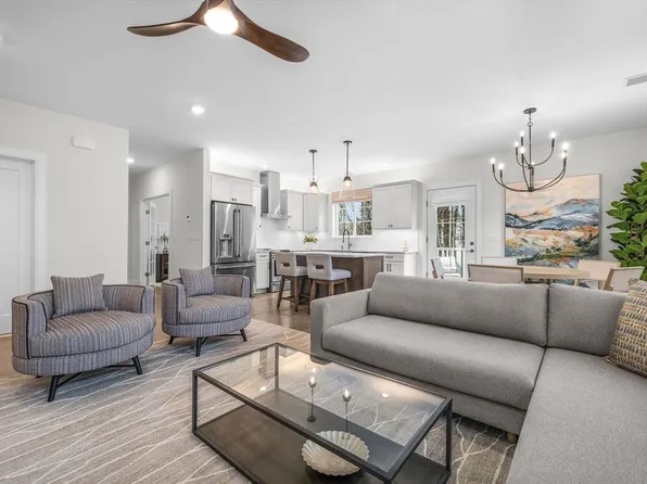 28 Oxbow Rd #14-2, Raynham, MA 02767