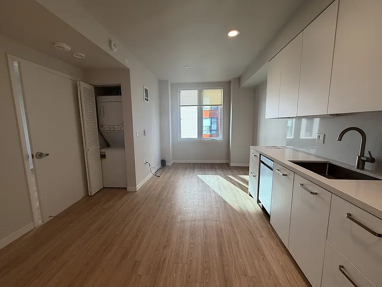 The Berkeley Place — Photo 36