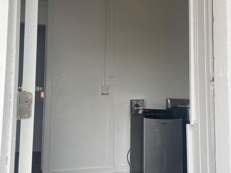 1st image of 1119 Brown St APT 2