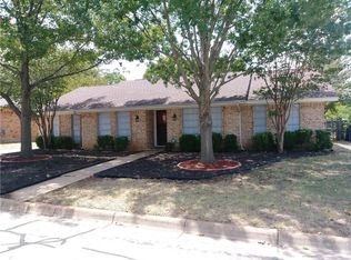 7400 Pinehurst Dr W, Fort Worth, TX 76134