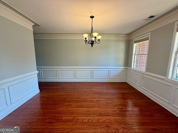 5th image of 301 Conway Ct