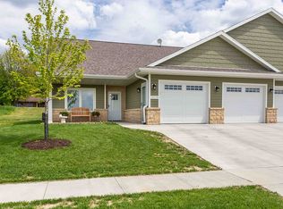 3151 Wagon Wheel Ln, Dubuque, IA 52002