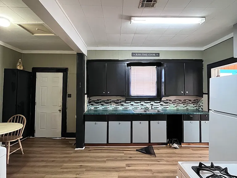 800 Clifton Ct — Photo 12