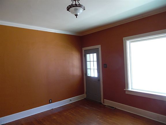 3rd image of 1171 Harvey St