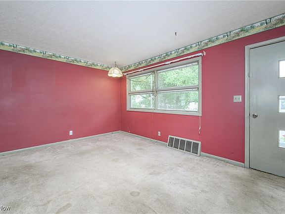5th image of 430 Meadow Ln