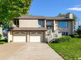 201 Dammann Dr, Eldridge, IA 52748