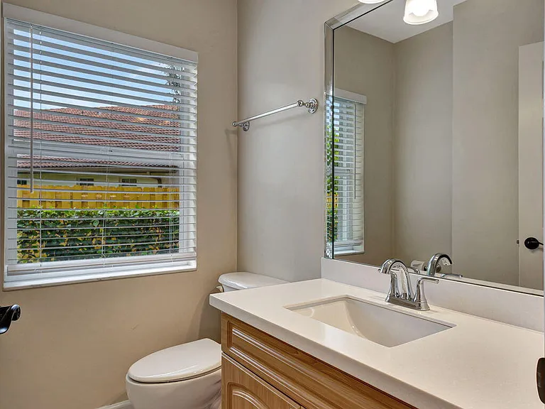 13792 Yarmouth Dr — Photo 22