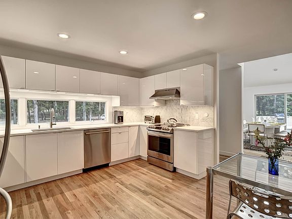 4th image of 6 Wildflower Ln