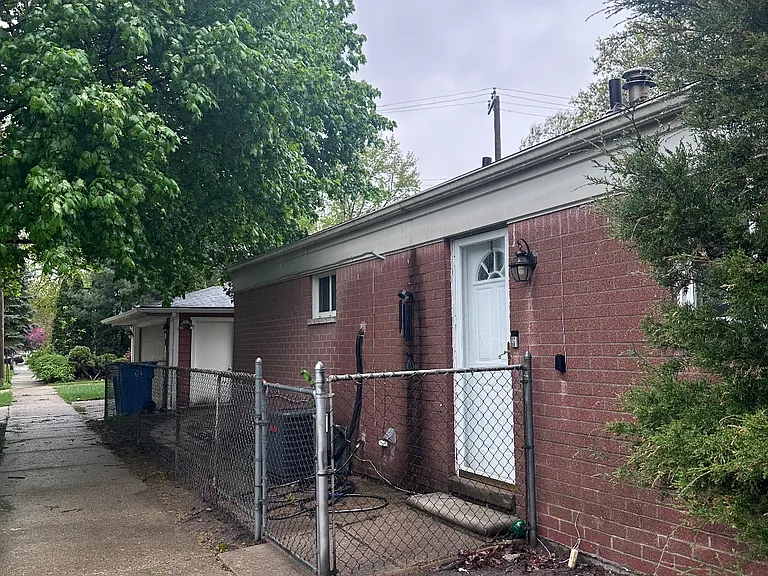 18203 Colgate St — Photo 2
