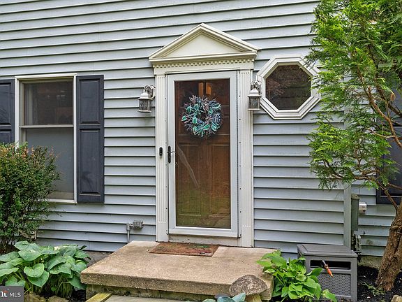 3rd image of 15 Castle Ln