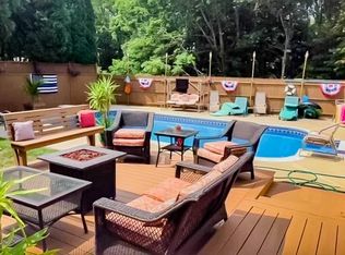 881 Cass Ave, Woonsocket, RI 02895