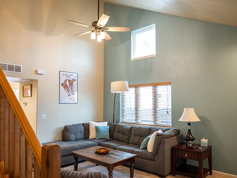 1007 Boswell Dr — Photo 3