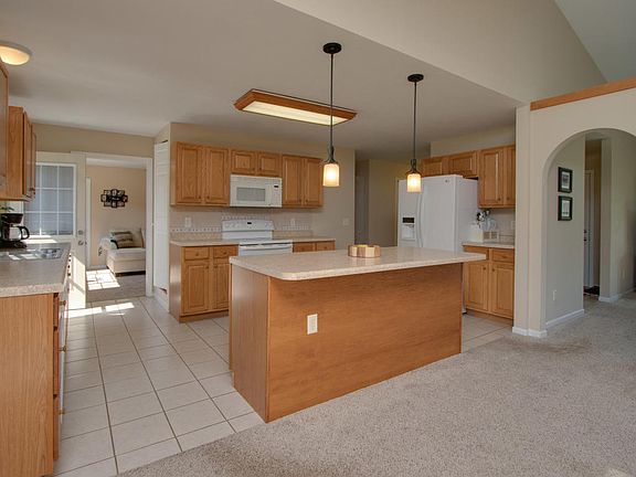 3rd image of 7467 Rolling Meadows Dr