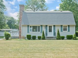 108 Chiswick St, Longmeadow, MA 01106