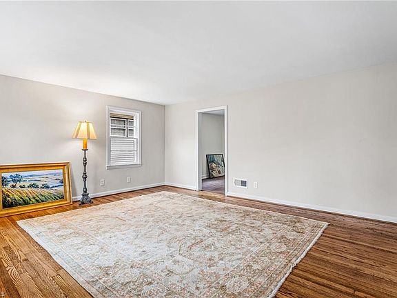 4th image of 2625 Beechwood St