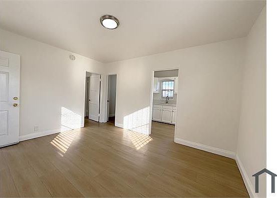 1st image of 1500 W Florence Ave APT 1