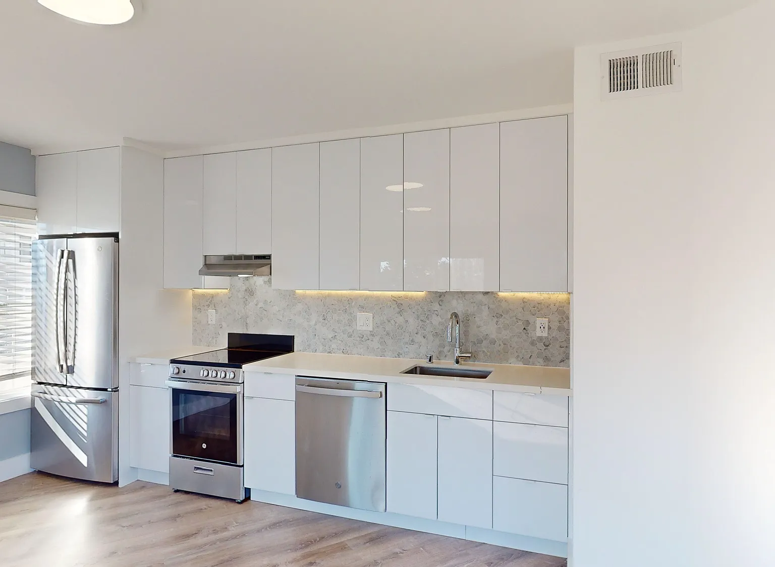 3 BR x 2 BA (small 3rd BR) at 975 Burnett Ave #1 — Photo 1