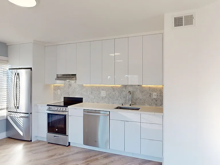 975 Burnett Ave #1 — Photo 1