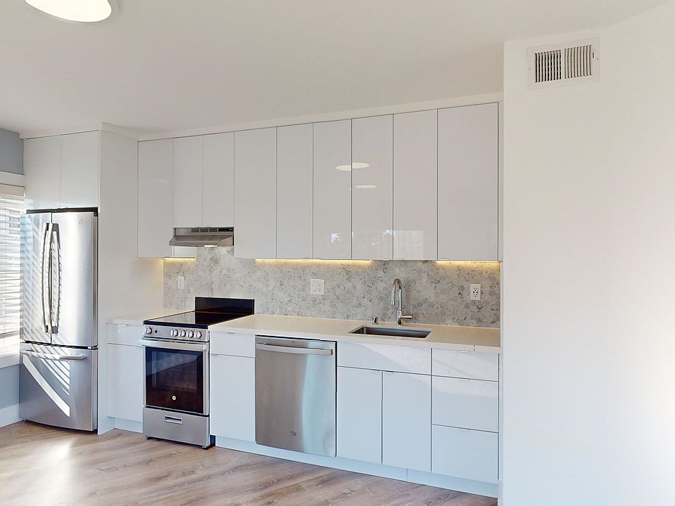 1st image of 975 Burnett Ave #1