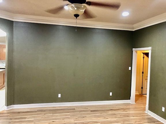 4th image of 310 Montrose Pl