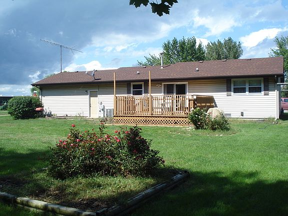 3rd image of 100 E Bush Dr
