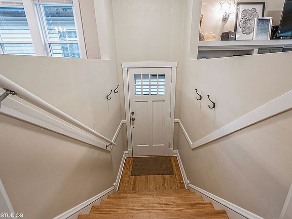 Side door entryway